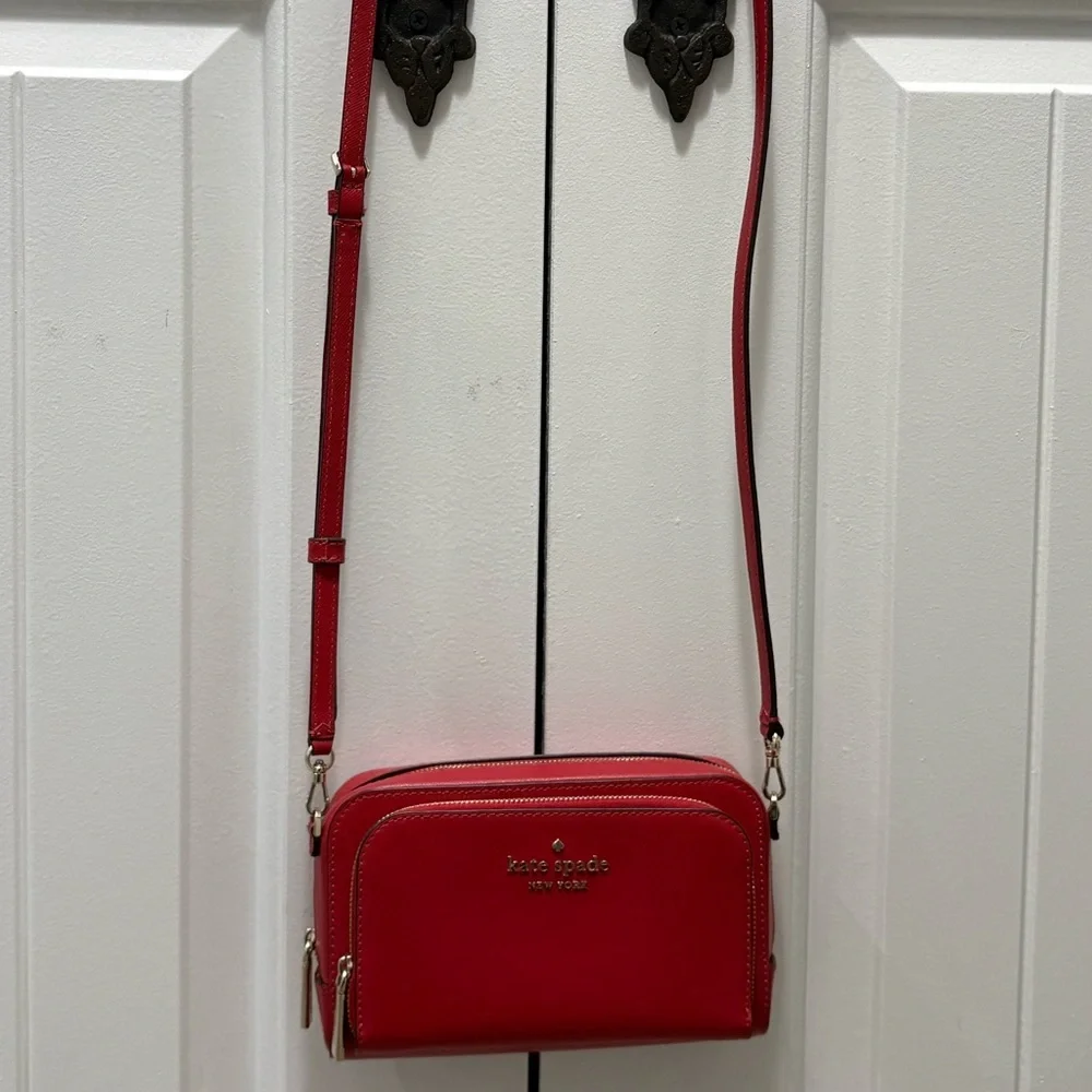 Kate Spade Vibrant Red Zip-Around Wallet - Picture 3 of 6